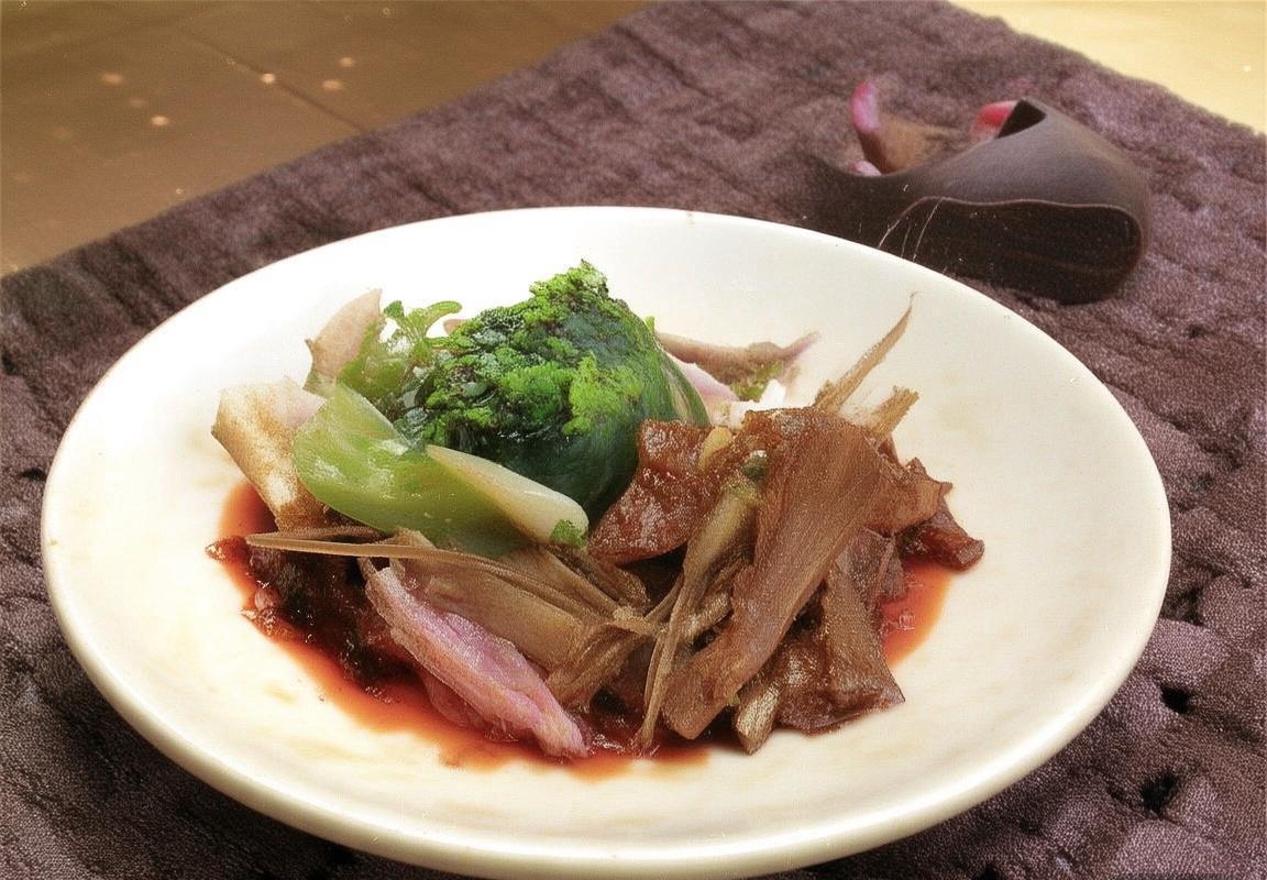 阿根廷VS卡塔尔：平局背后的战术揭秘与启示