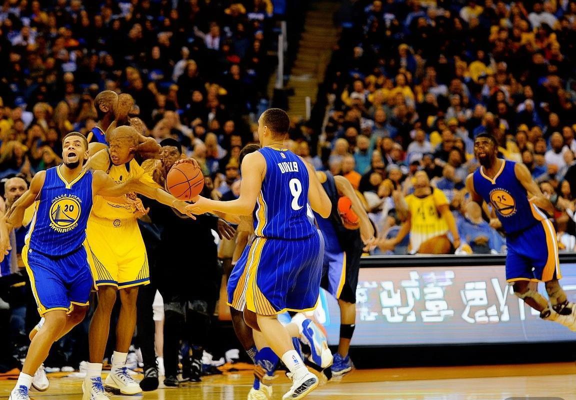 2015年NBA焦点战：勇士击败魔术，库里汤普森闪耀对决