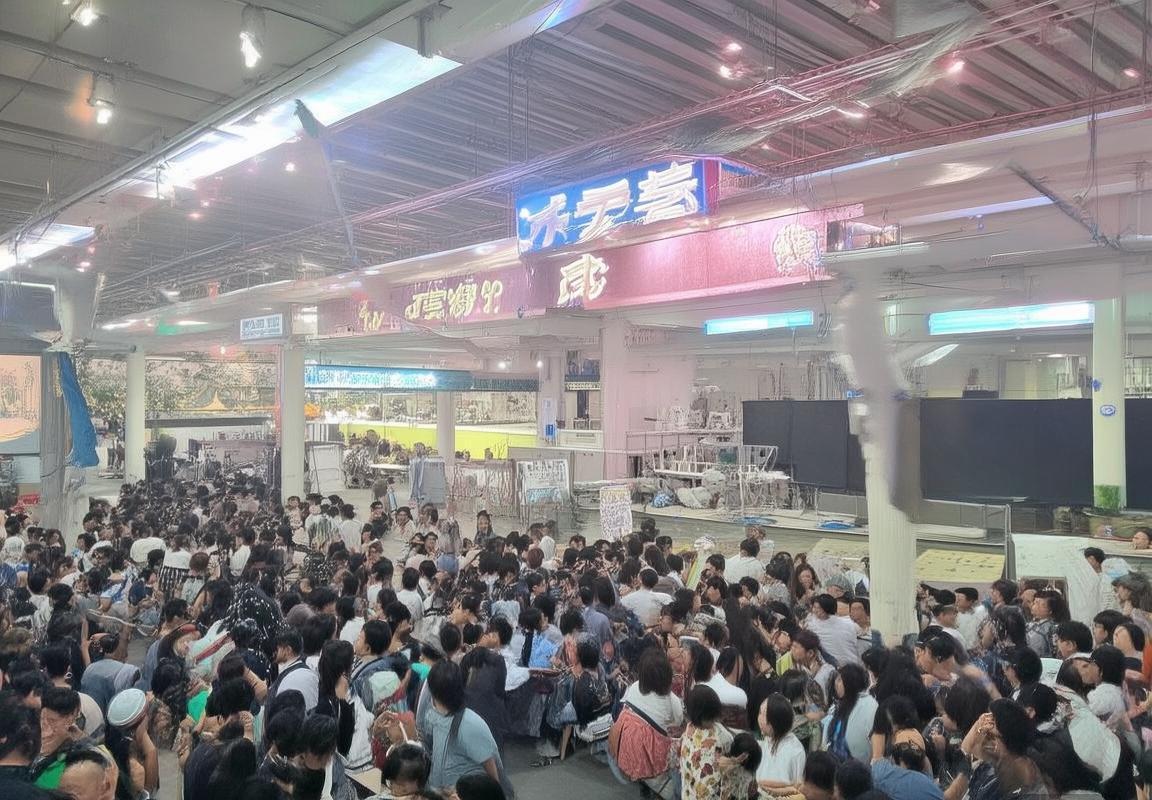 2012国安申花巅峰之战：激情对决，中国足球经典瞬间(图3)