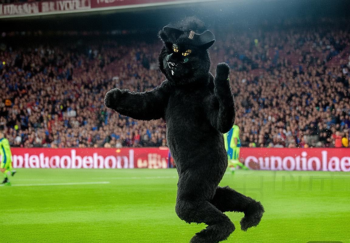 巴塞罗那VS埃尔切：黑猫吉祥物助力激情战